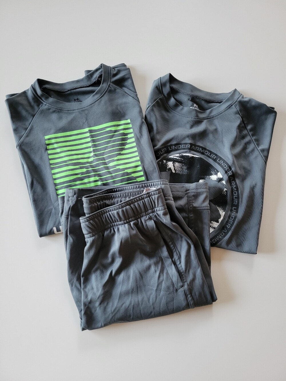 EUC Boys 3 piece Under Armour Set size YLG